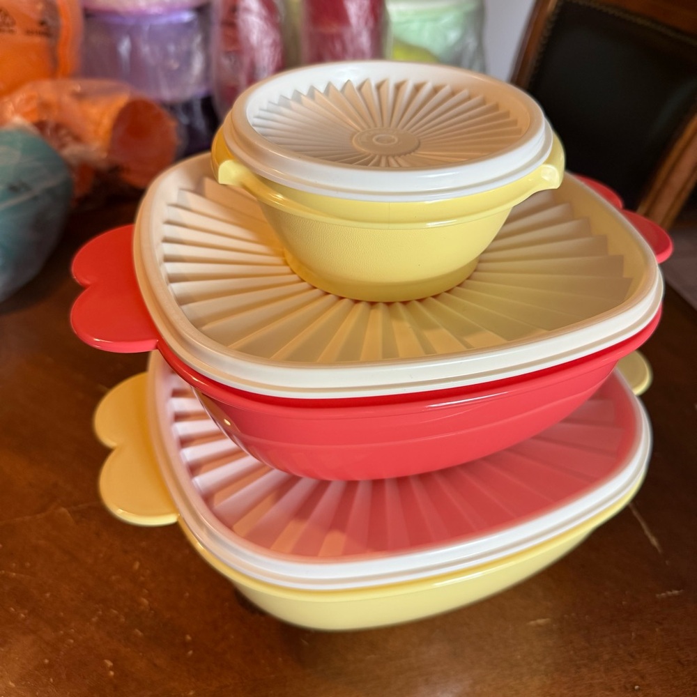 Tupperware Servalier Bowl Set